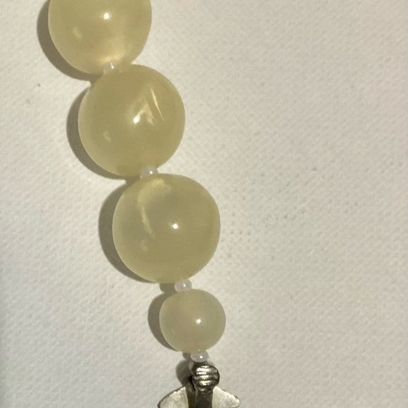 Beautiful Beaded necklace with unique Clasp - Picture 8 of 8